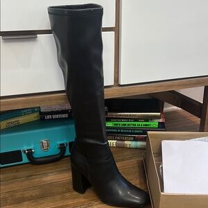 Elegant Black Knee-High Women's Boots